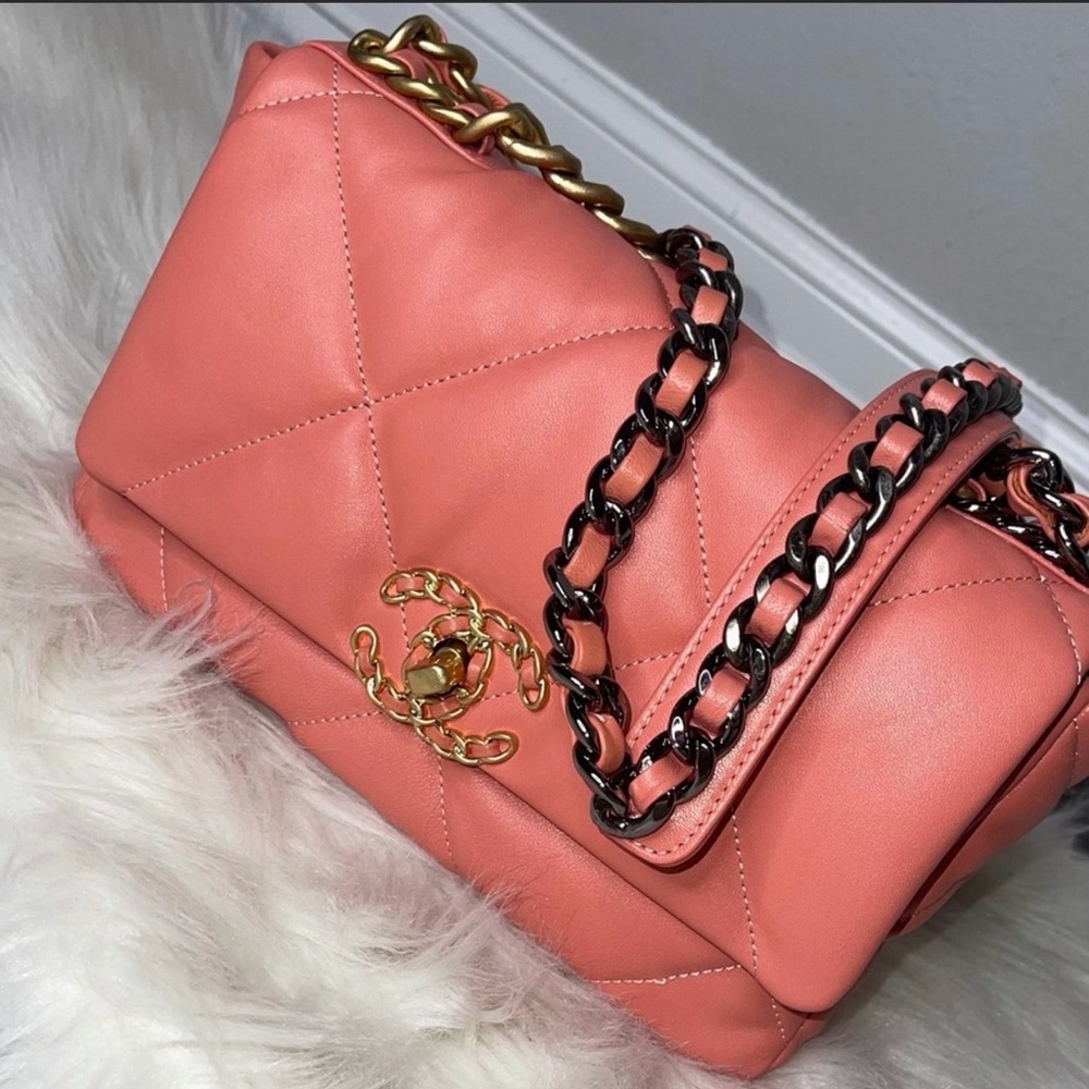 Chic Coral Quilted Chain Bag